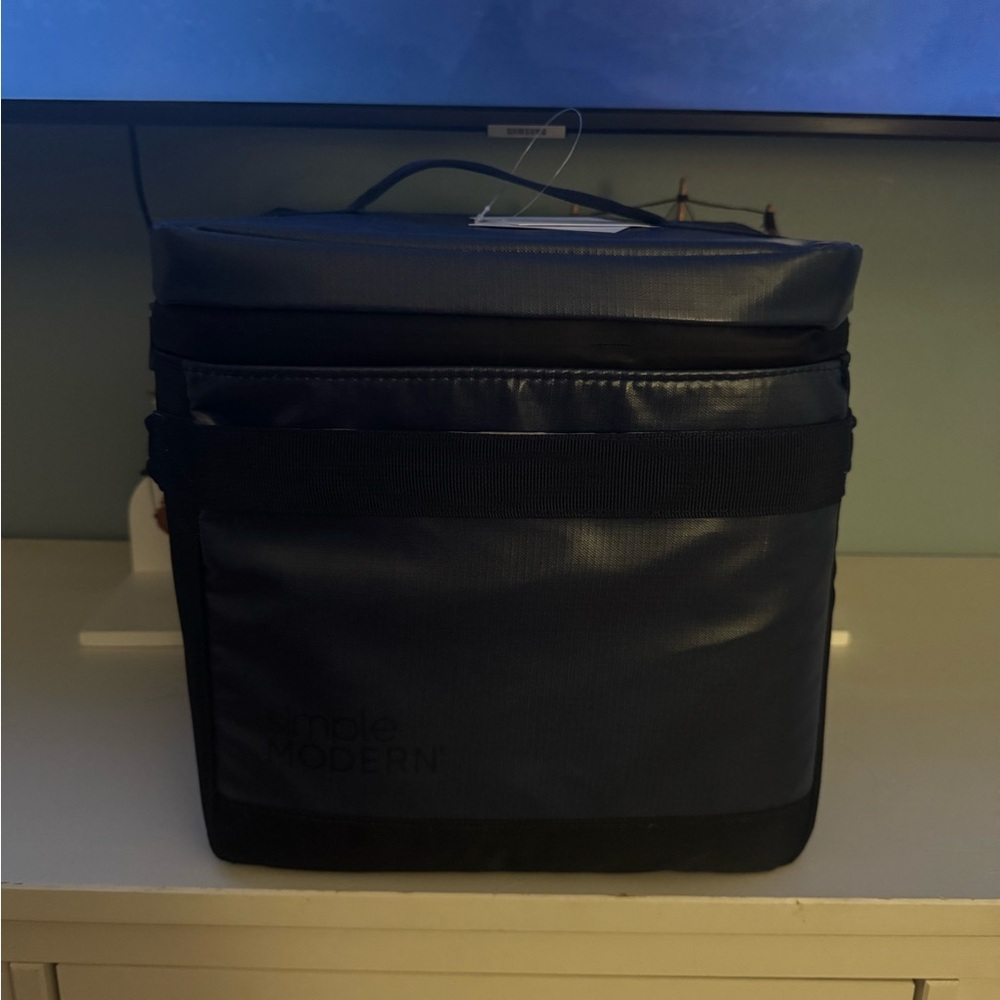 Simple modern cooler - Picture 3 of 8